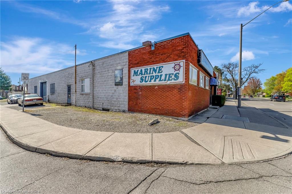 522 James Street N Property Photo 3