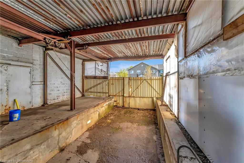 522 James Street N Property Photo 17