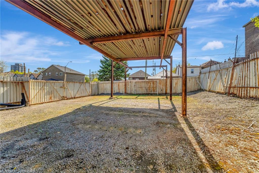 522 James Street N Property Photo 18