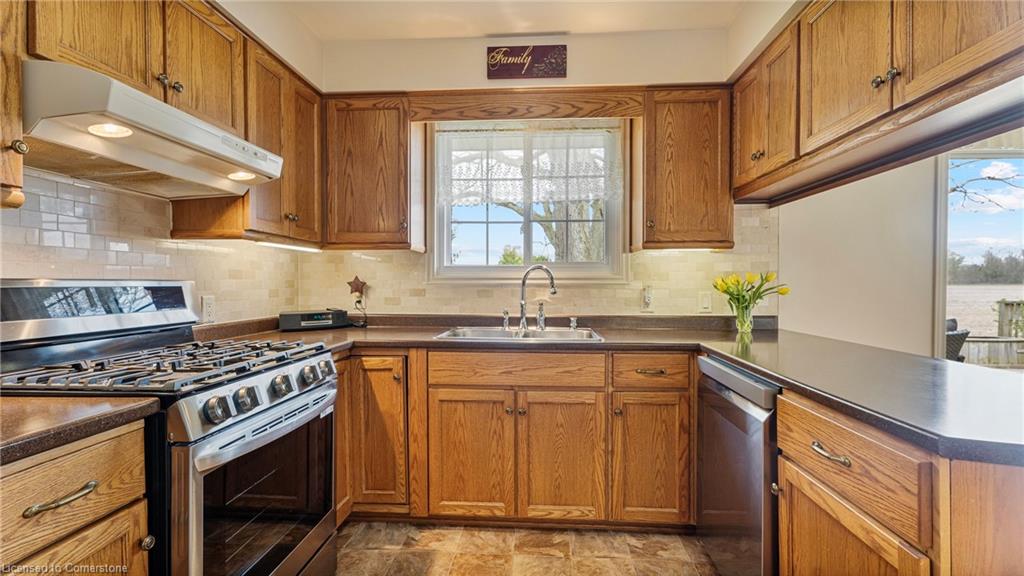 54 Bee Street Property Photo 16