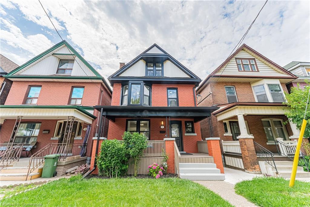 15 Barnesdale Avenue N Property Photo 1