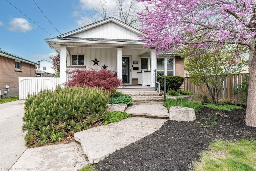 376 East 18th Street Property Photo 1