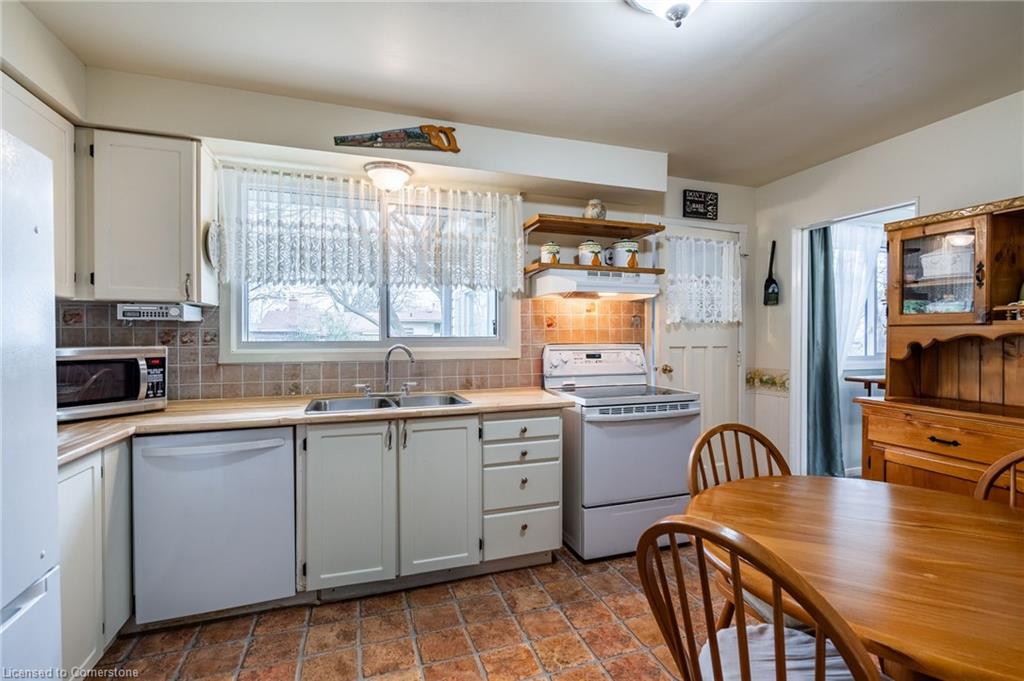 611 Woodview Road Property Photo 15
