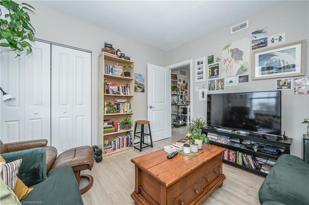 161 Victoria Street S Property Photo 17