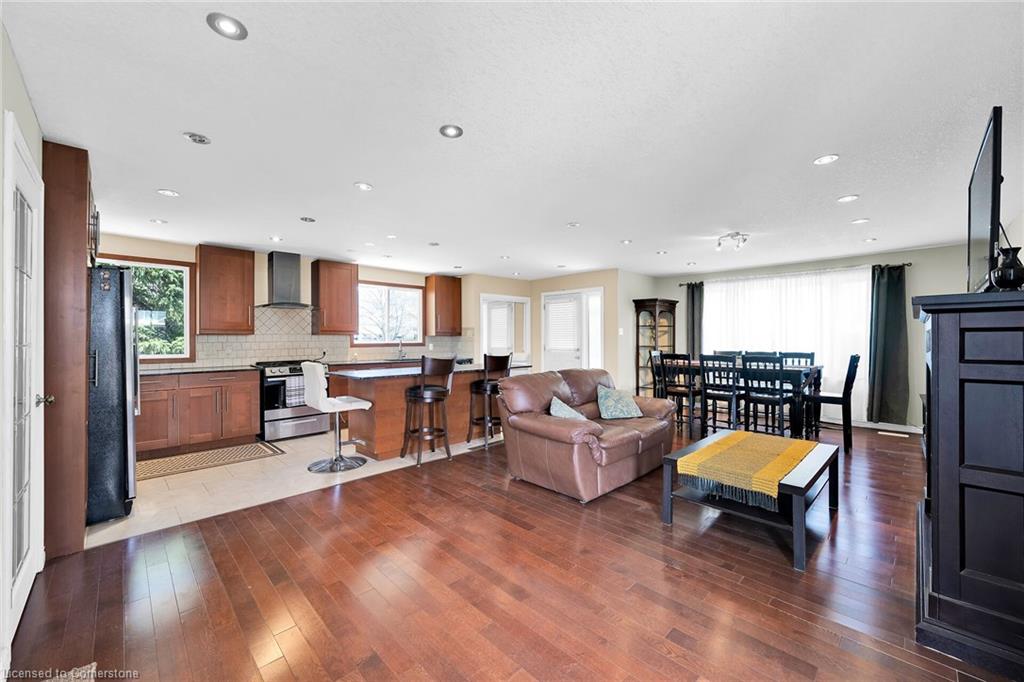 2 Par Place Property Photo 3