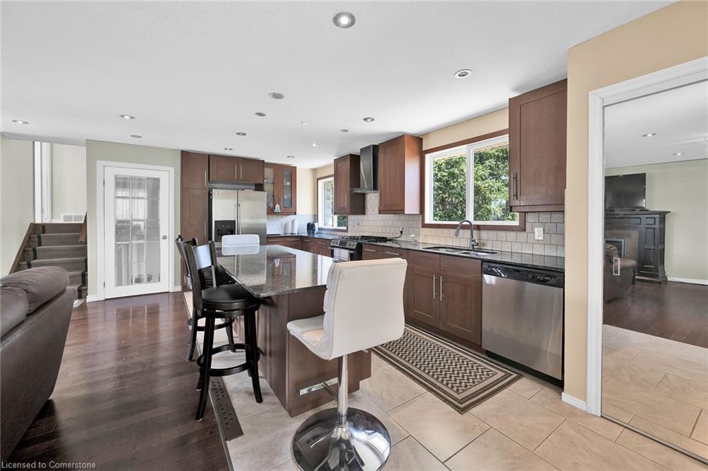 2 Par Place Property Photo 4