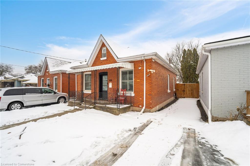 208 Drummond Street Property Photo 3