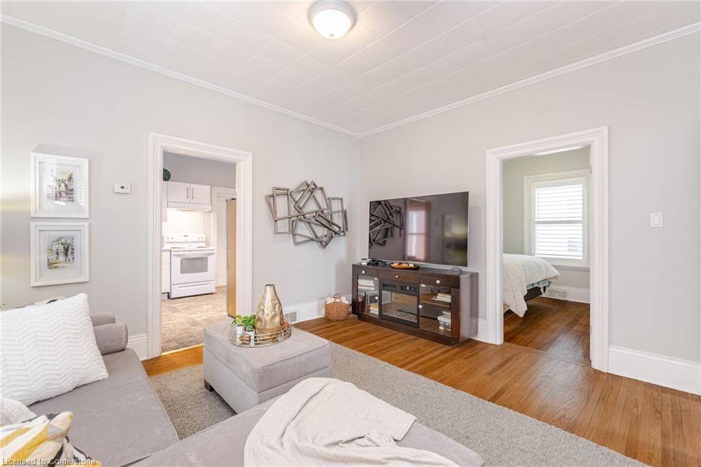 208 Drummond Street Property Photo 10