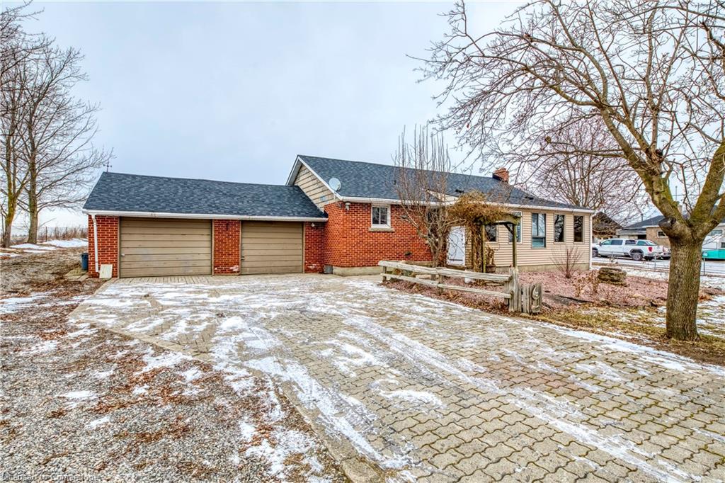 8110 Chippewa Road E Property Photo