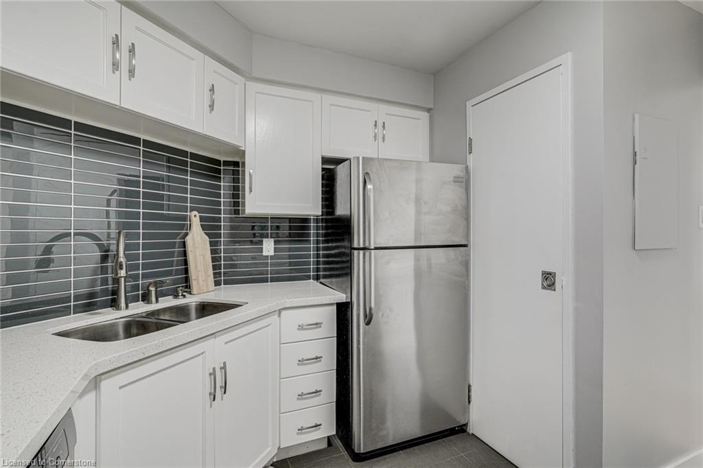 601-175 Hunter Street E Property Photo 24