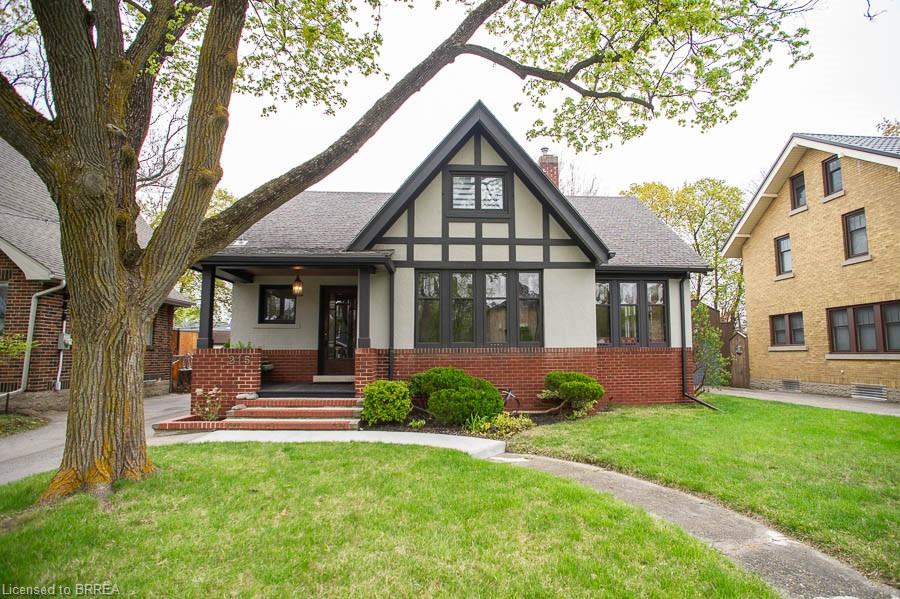 215 Grand River Street N Property Photo
