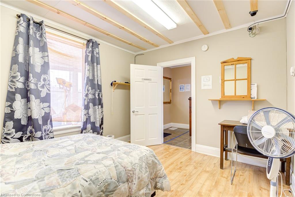 1405 King Street E Property Photo 11