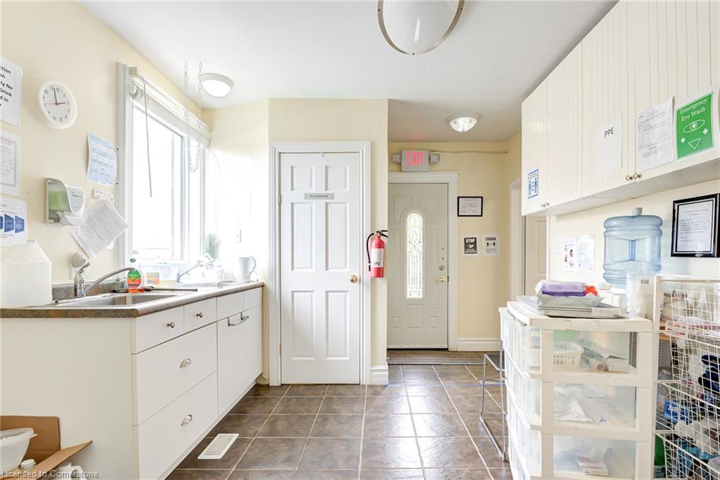 1405 King Street E Property Photo 12