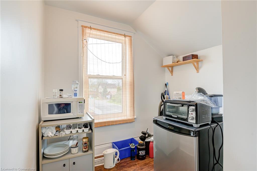 1405 King Street E Property Photo 24