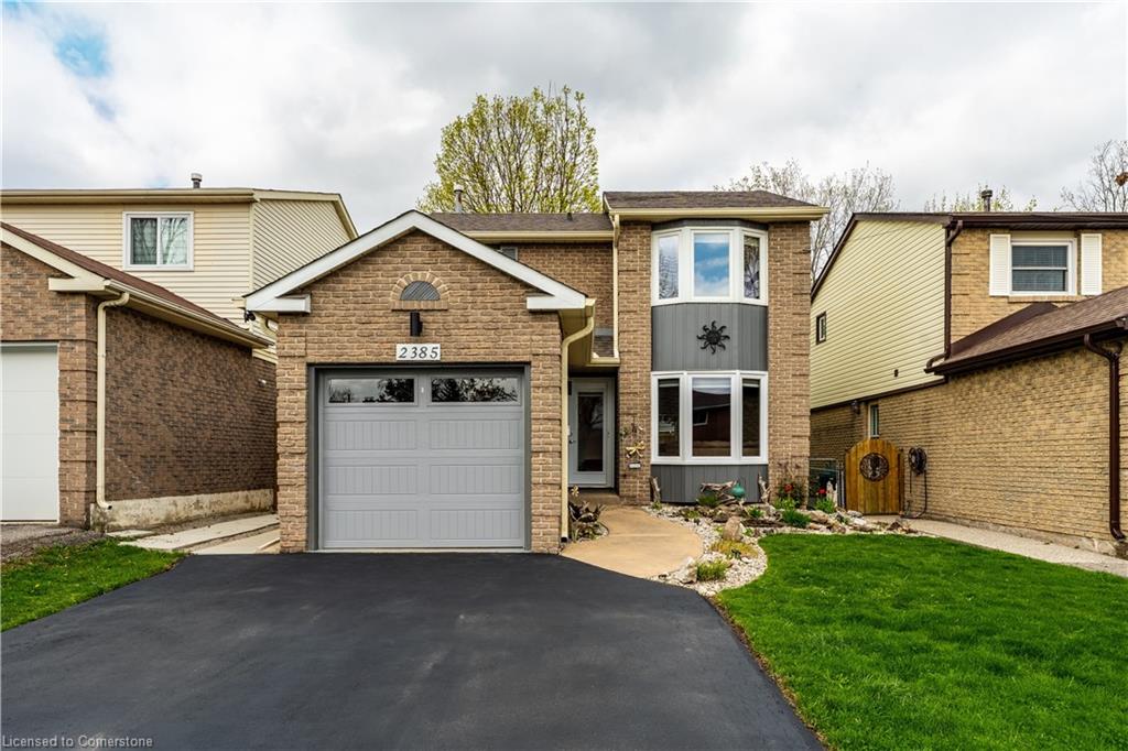 2385 Cotswold Crescent Property Photo 1