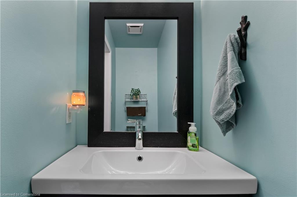 2385 Cotswold Crescent Property Photo 11