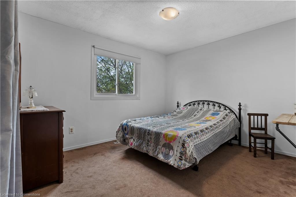 2385 Cotswold Crescent Property Photo 20