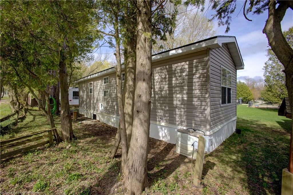8 Maple Property Photo 4