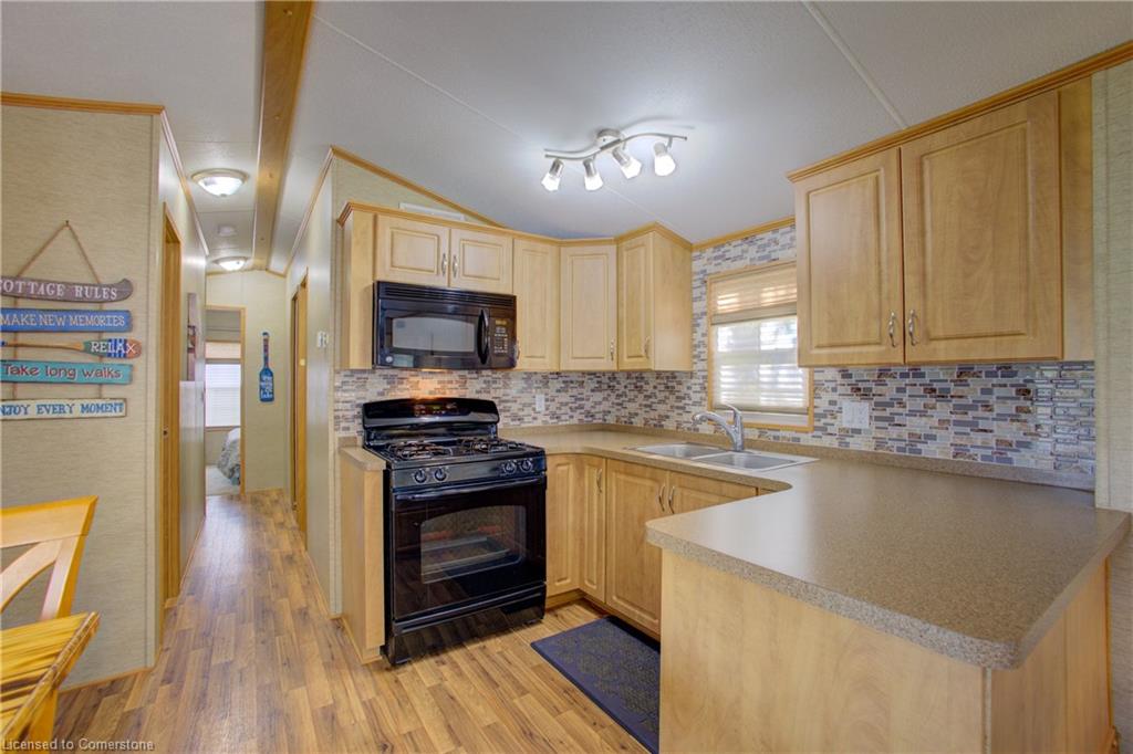 8 Maple Property Photo 19