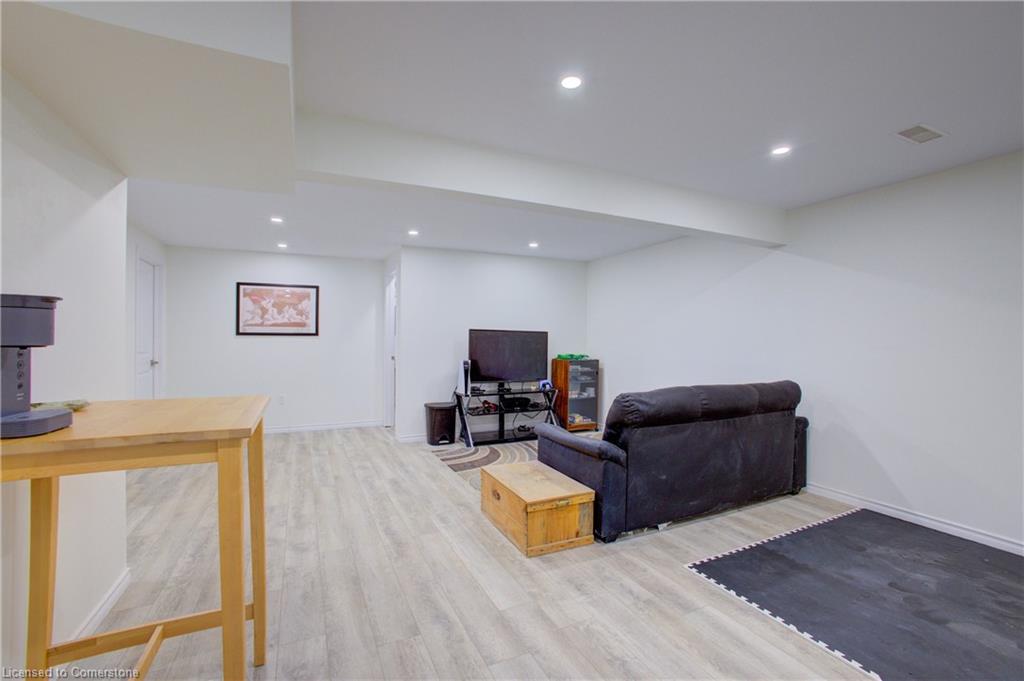 11 Malcolm Crescent Property Photo 20