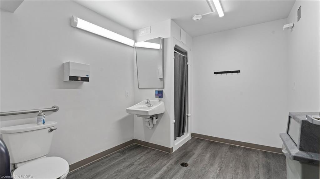 909-640 West Street Property Photo 38