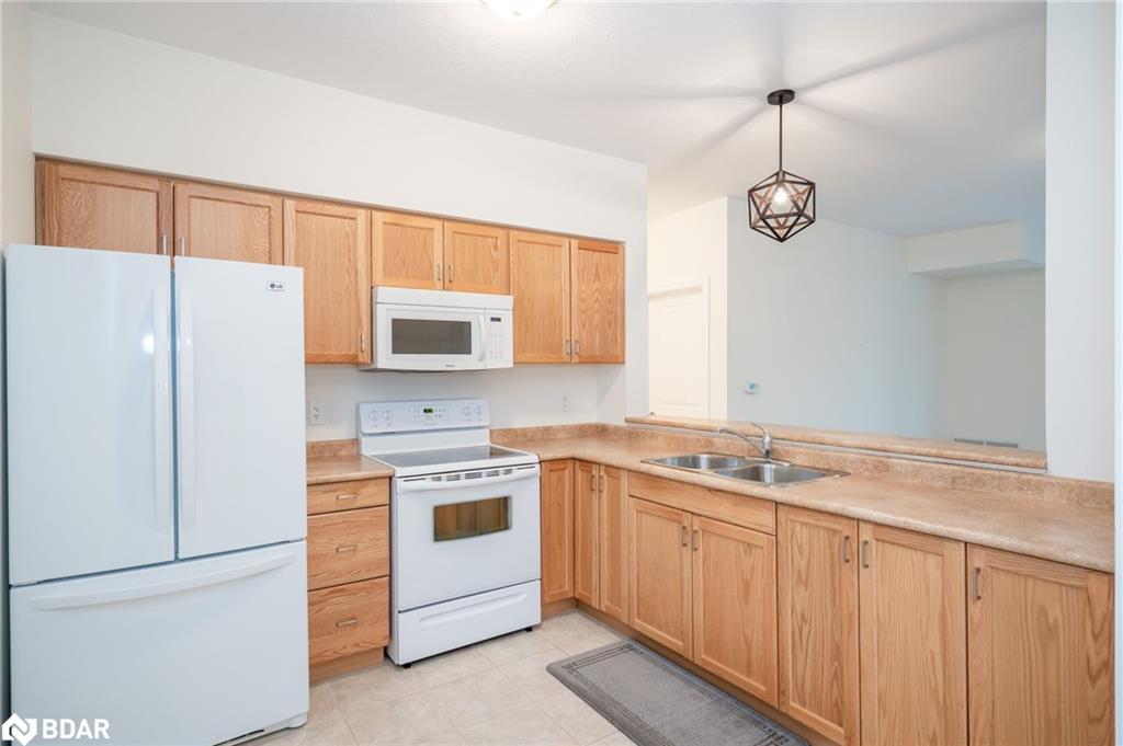 103-19b Yonge Street N Property Photo 9