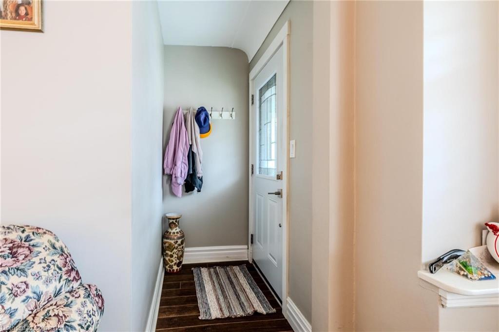 33 Brucedale Avenue E Property Photo 3