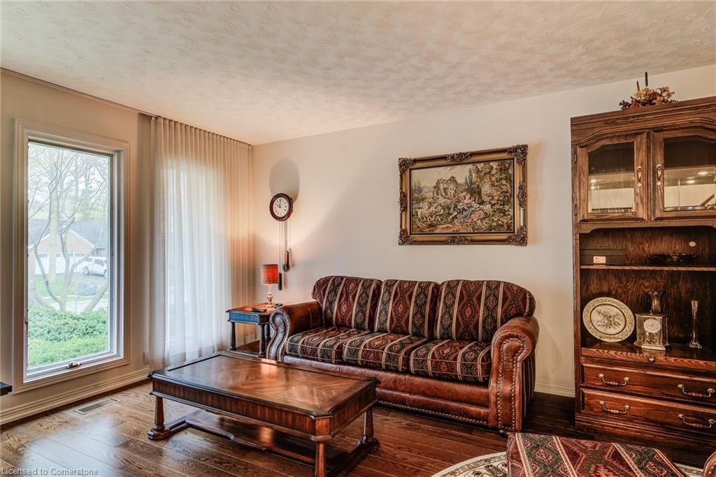 225 Corrie Crescent Property Photo 8