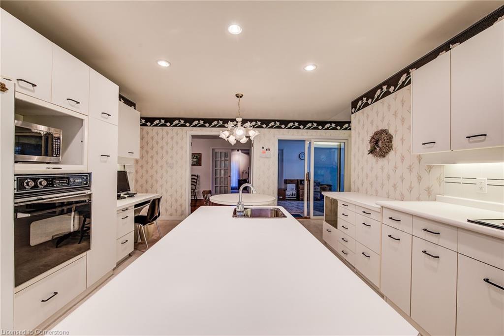225 Corrie Crescent Property Photo 14