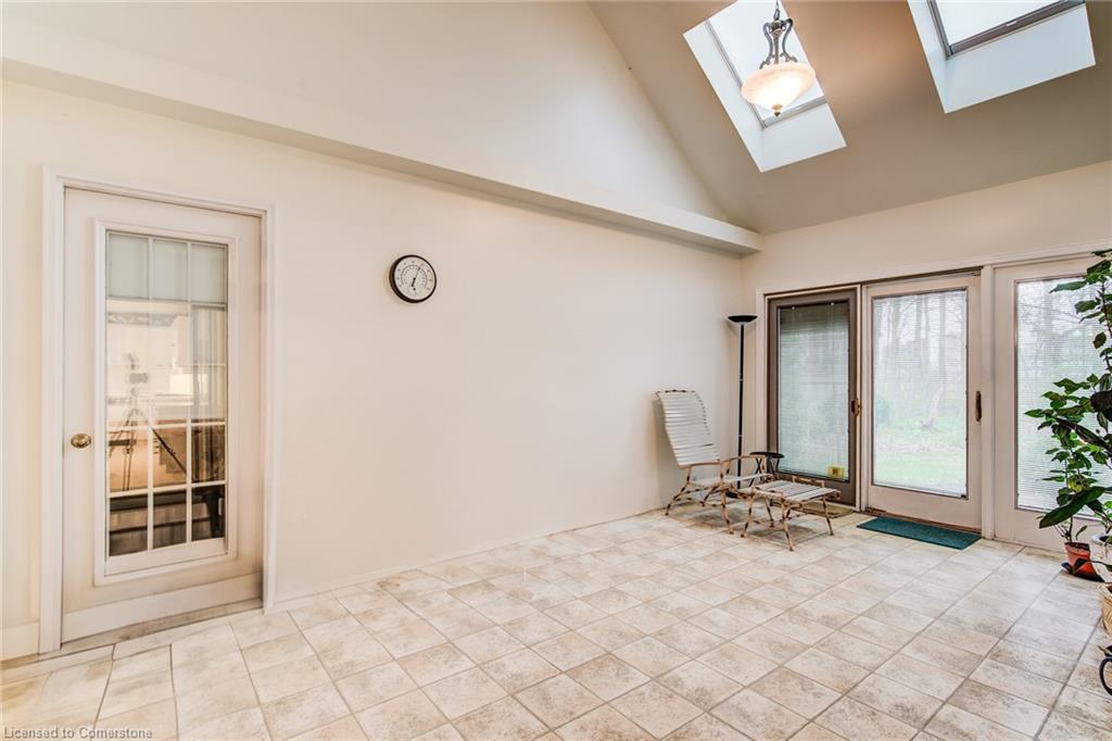 225 Corrie Crescent Property Photo 27