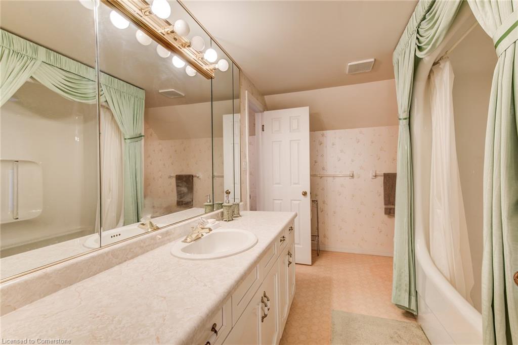 225 Corrie Crescent Property Photo 31