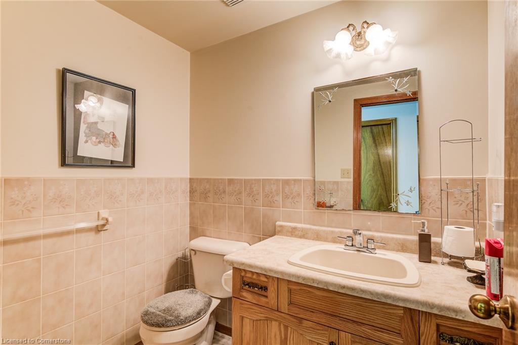 225 Corrie Crescent Property Photo 38