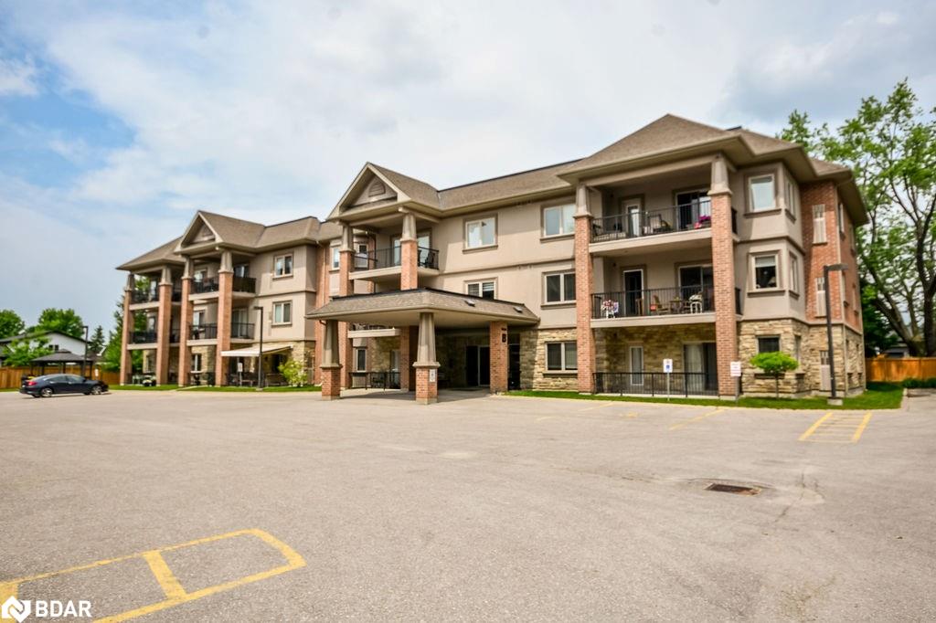107-19b Yonge Street N Property Photo 1