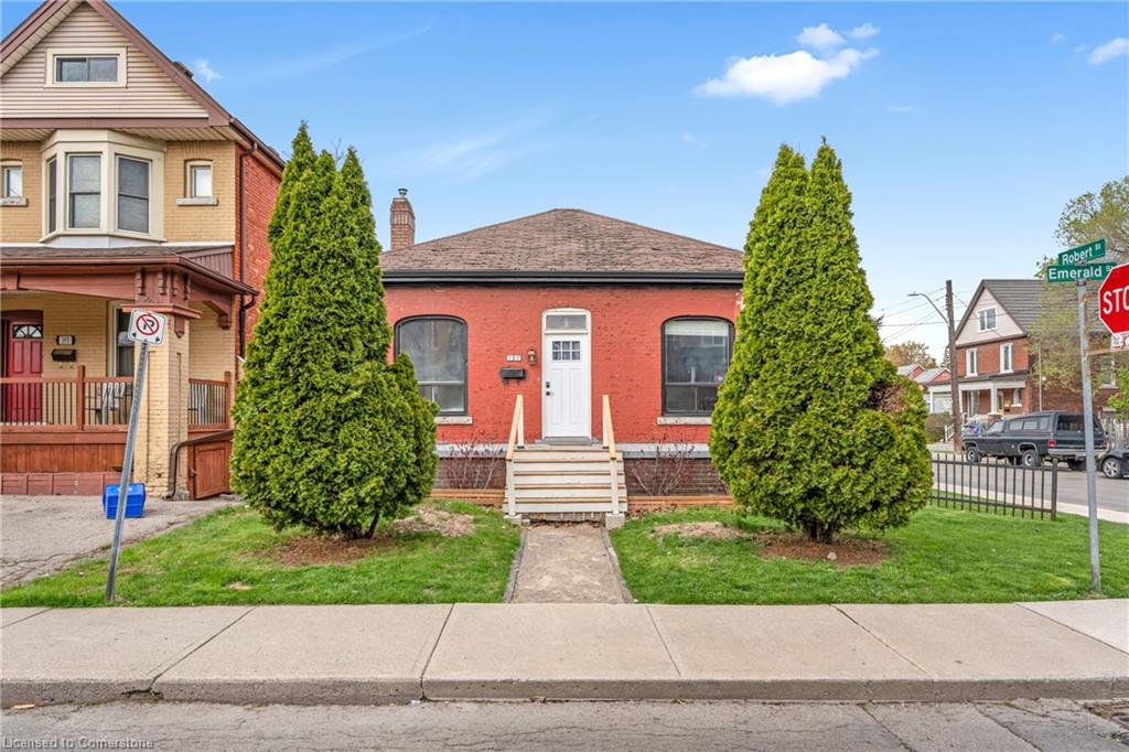 197 Emerald Street N Property Photo