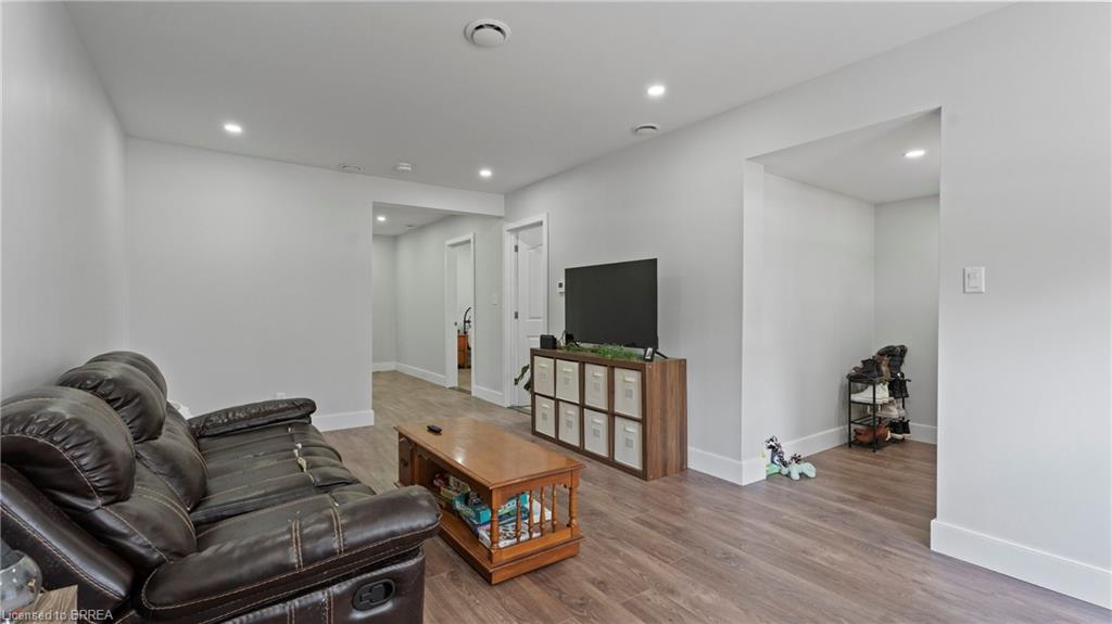 1639 Vittoria Road Property Photo 12