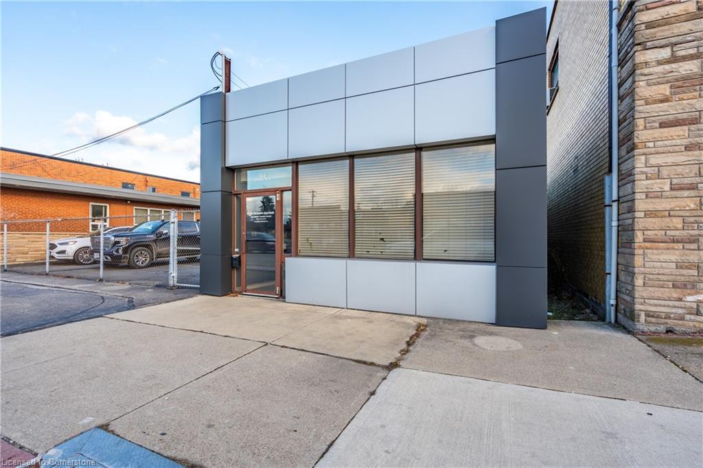 188 Parkdale Avenue N Property Photo