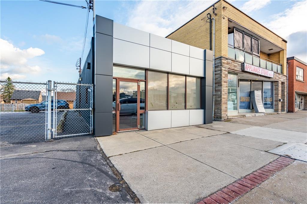188 Parkdale Avenue N Property Photo 2