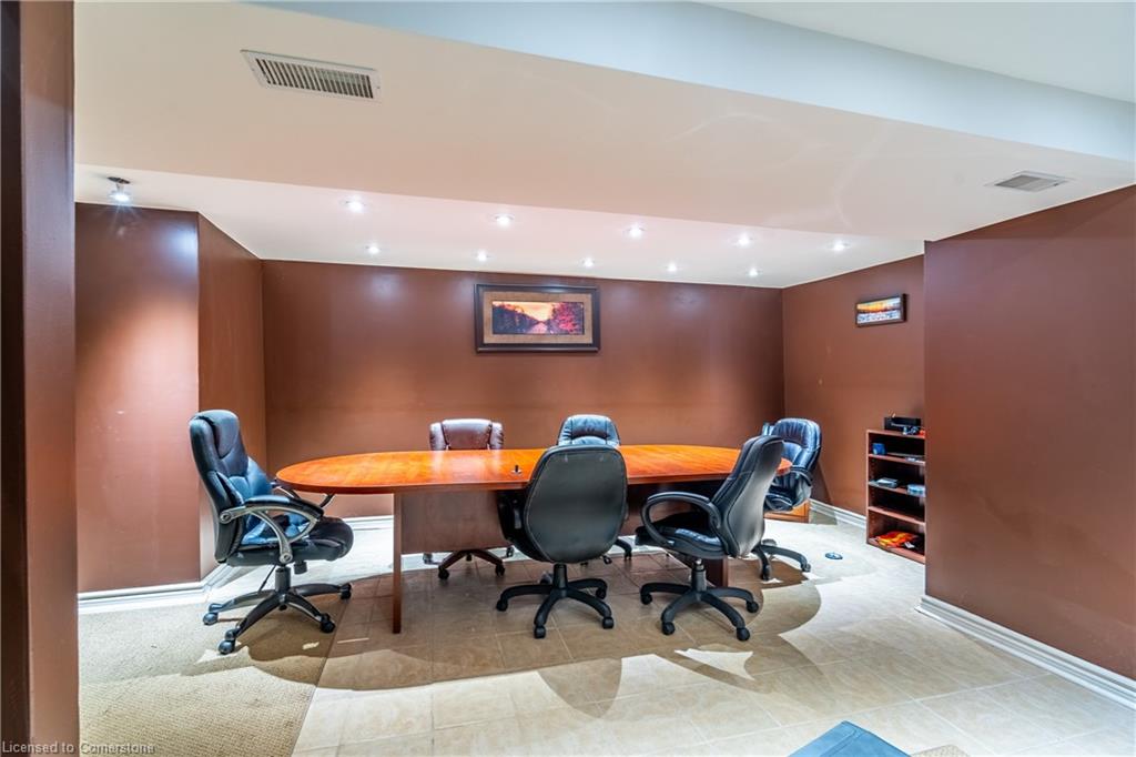 188 Parkdale Avenue N Property Photo 10