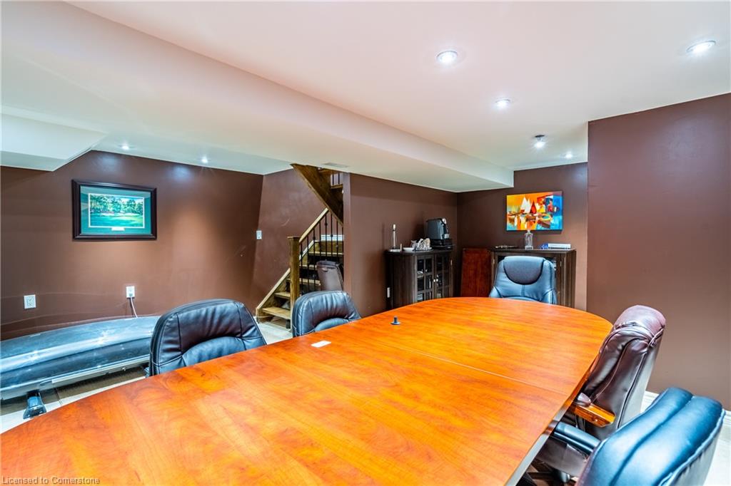 188 Parkdale Avenue N Property Photo 12