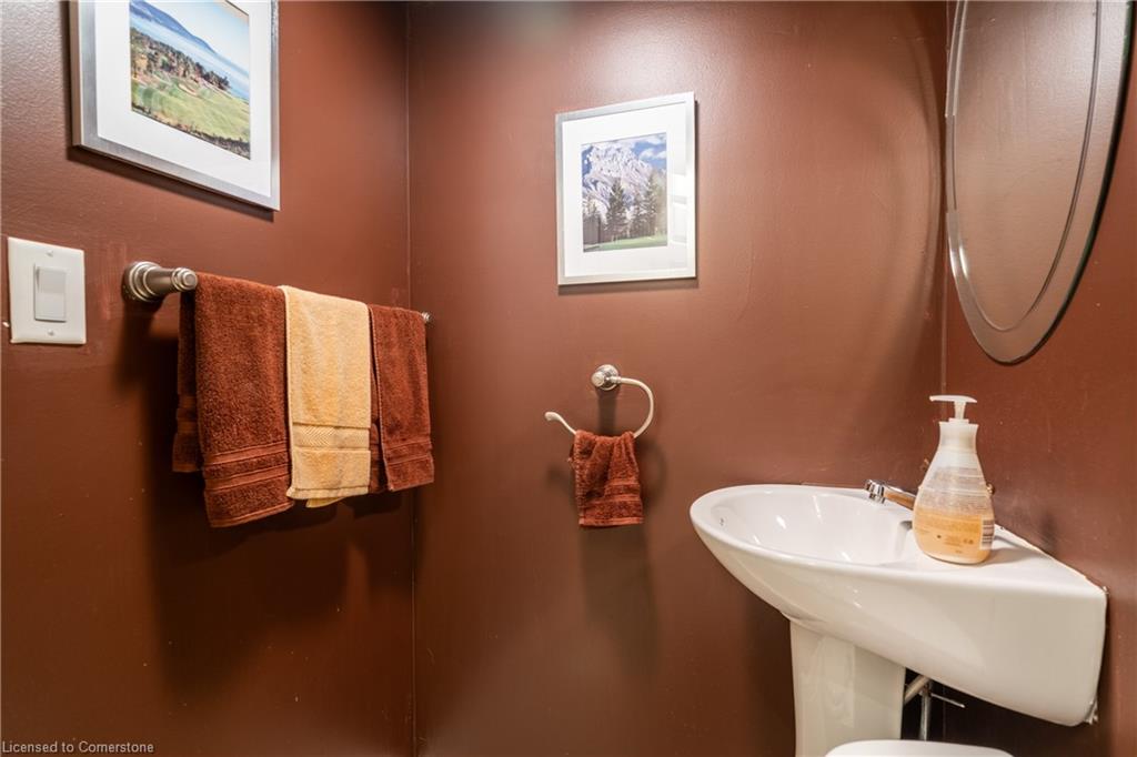 188 Parkdale Avenue N Property Photo 13
