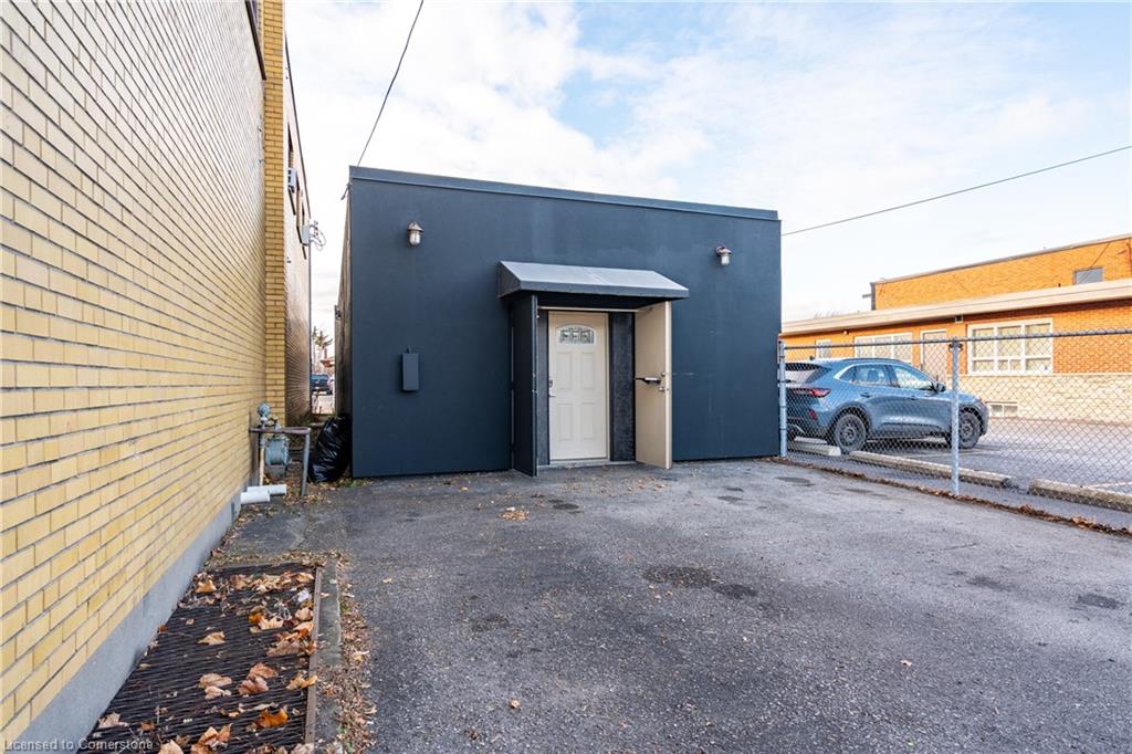 188 Parkdale Avenue N Property Photo 19