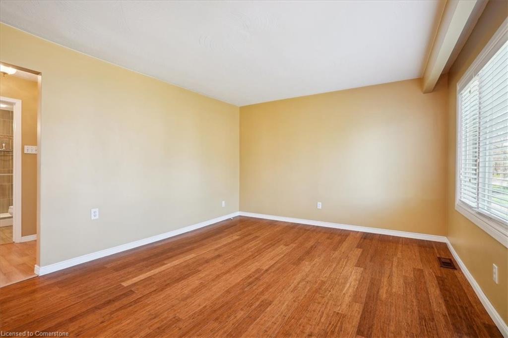 343 Weir Street N Property Photo 4