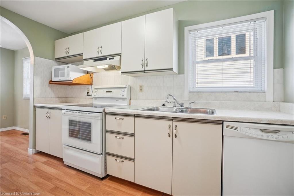 343 Weir Street N Property Photo 9