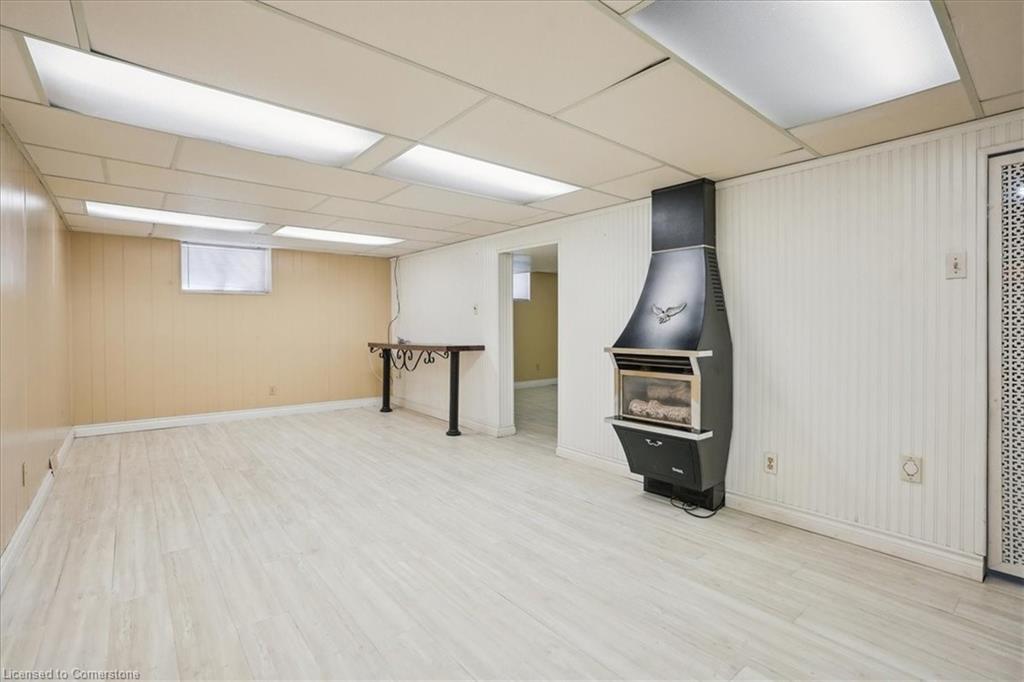 343 Weir Street N Property Photo 17
