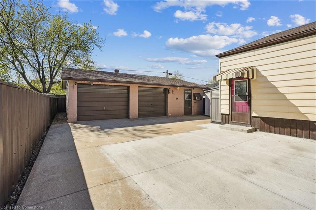 343 Weir Street N Property Photo 28