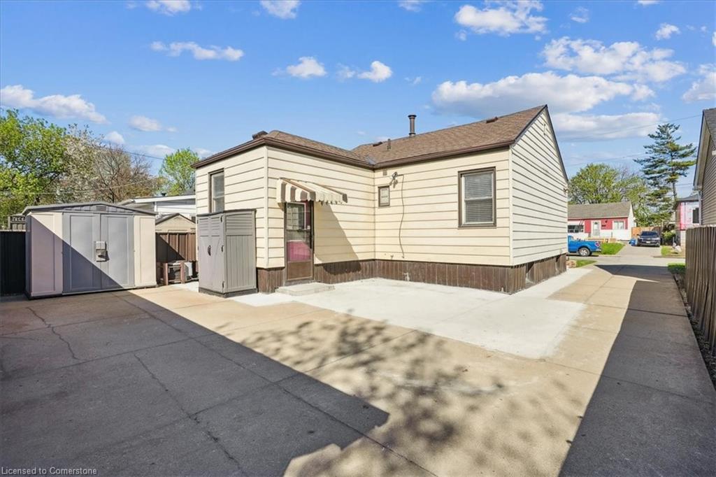 343 Weir Street N Property Photo 29