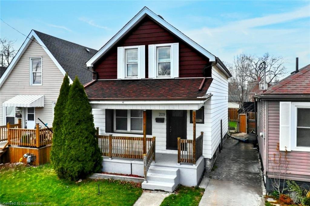 209 Weir Street N Property Photo 1