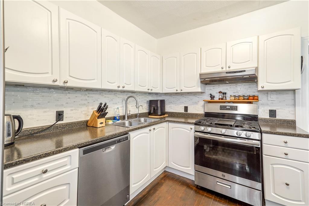 225 Charing Cross Street Property Photo 15