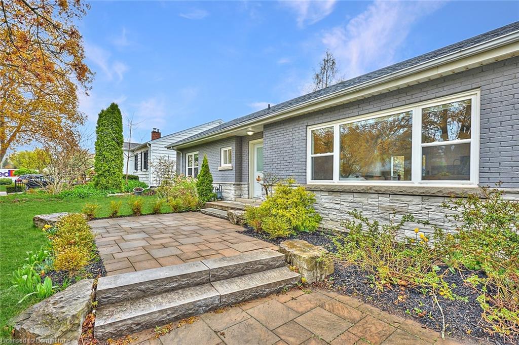 965 Kingsway Drive Property Photo 2