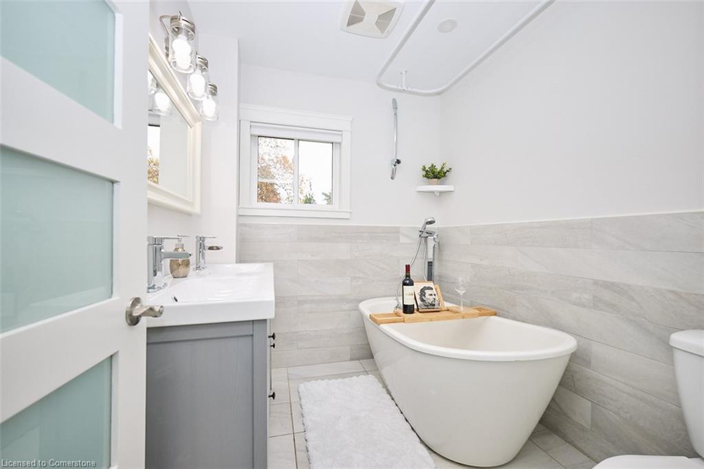 965 Kingsway Drive Property Photo 16
